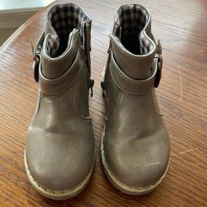 Litte Girls Taupe Blue Berry Boots Size 9